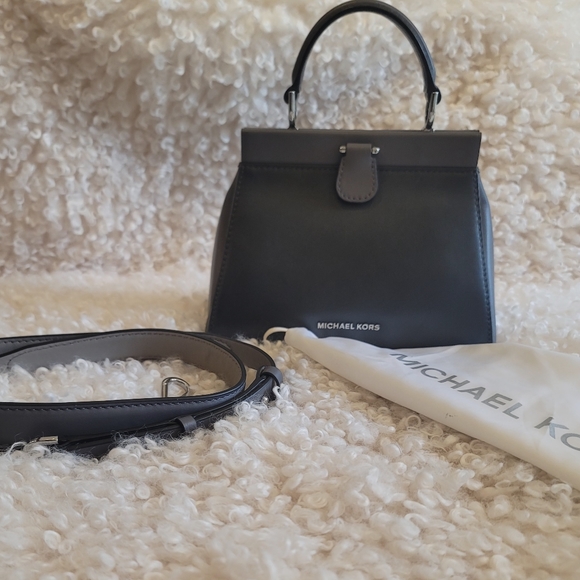 Micheal Kors bag - Picture 2 of 6